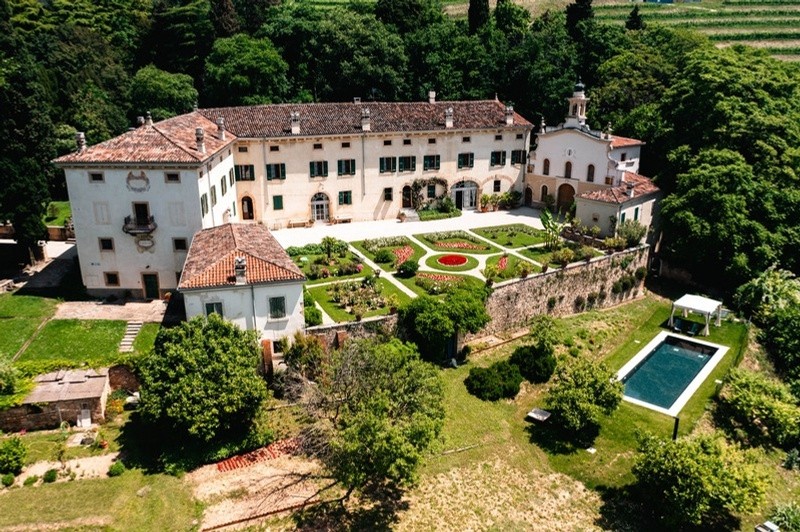 Roots, wines and tradition